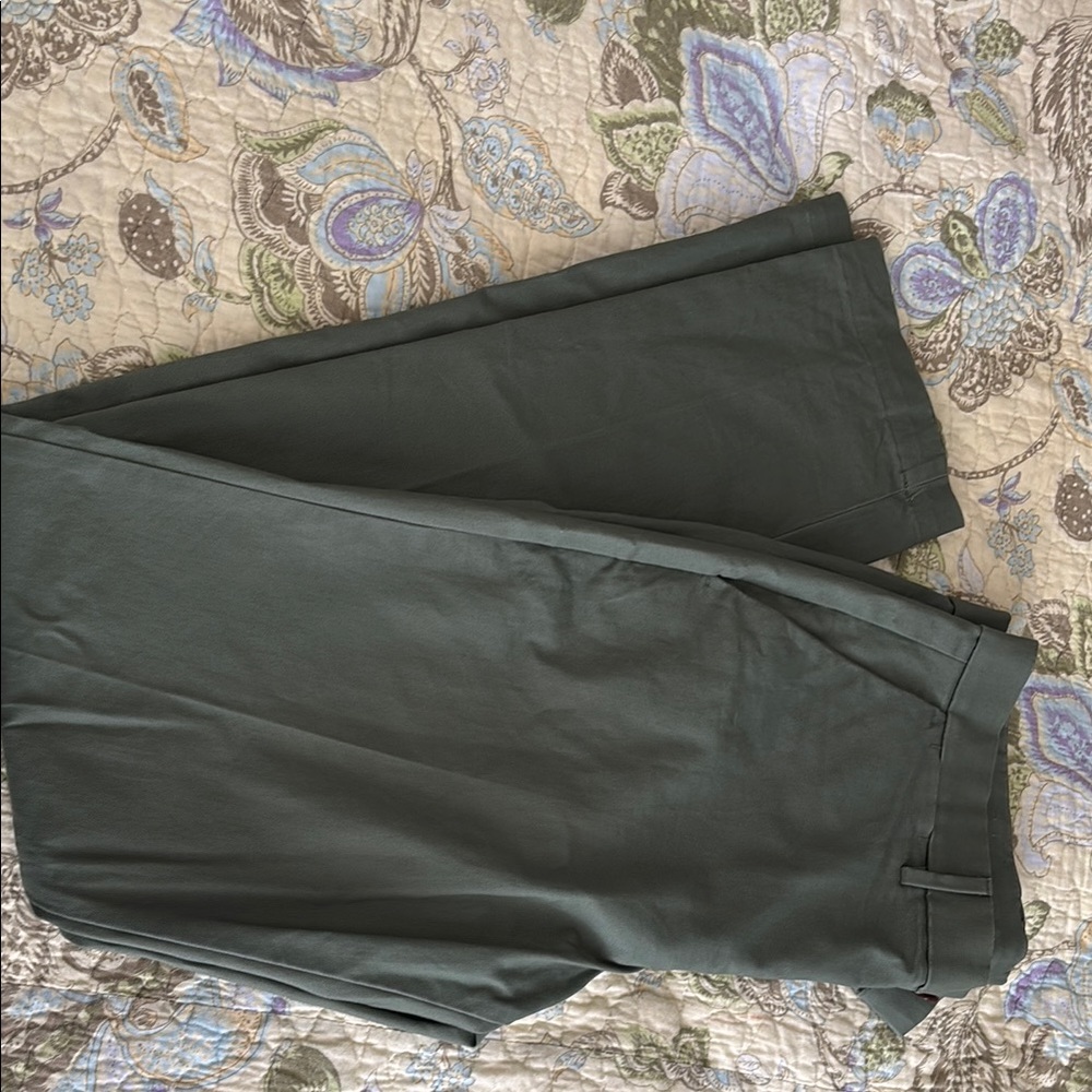 GAP Green Chinos Classic Straight-Leg Design